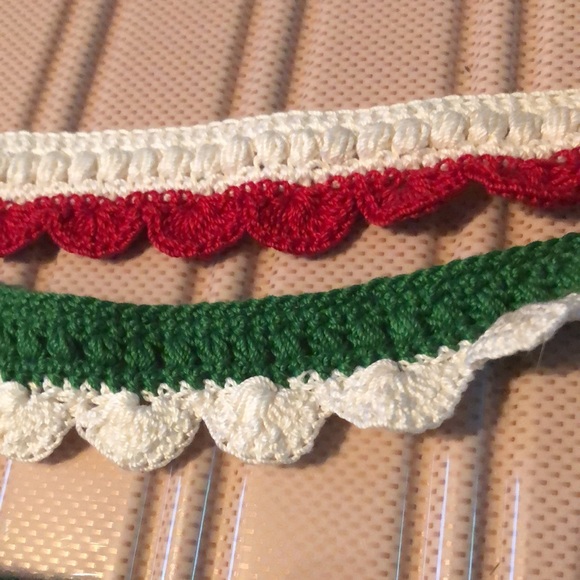 🏵4 Handmade crocheted Christmas color bracelets - Picture 3 of 3